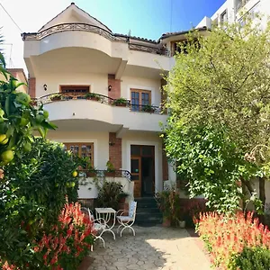 Couette-café Garden Boutique Tirana